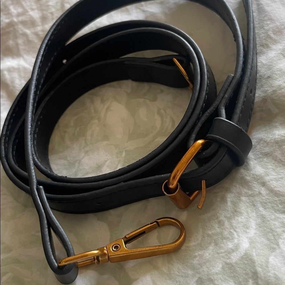 Chic Black Small faux leather Handbag with copper Gold Hardware - Picture 4 of 6